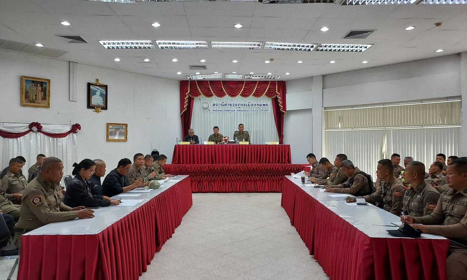 ประชุมประจำเดือนมกราคม 2568 สถานีตำรวจภูธรเมืองชุมพร ครั้งที่ 1/2568 ณ ห้องประชุมชั้น 4 