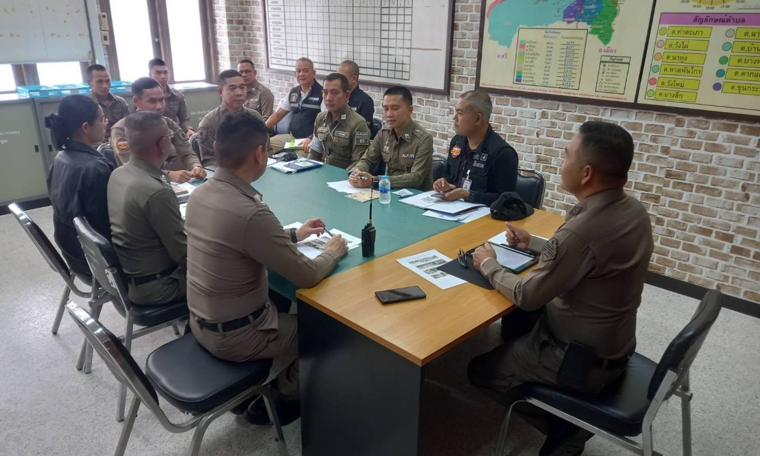 ข่าวกิจกรรมที่ 1 พ.ต.อ.ปัญญา  ท้วมศรี ผกก.สภ.เมืองชุมพร พร้อมด้วยหัวหน้างานแต่ละแผนกร่วมประชุมชี้แจงและเสริมสร้างความรู้ความเข้าใจในการจัดการทรัพย์สินของราชการ ของบริจาค และการจัดเก็บของกลาง