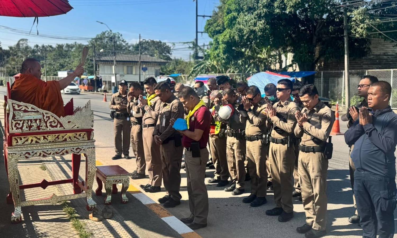 ข่าวกิจกรรมที่ 2 พ.ต.อ.ปัญญา ท้วมศรี ผกก.สภ.เมืองชุมพร นำข้าราชการตำรวจที่ปฏิบัติหน้าที่สายตรวจและจราจรรับฟังพระธรรมเทศนา