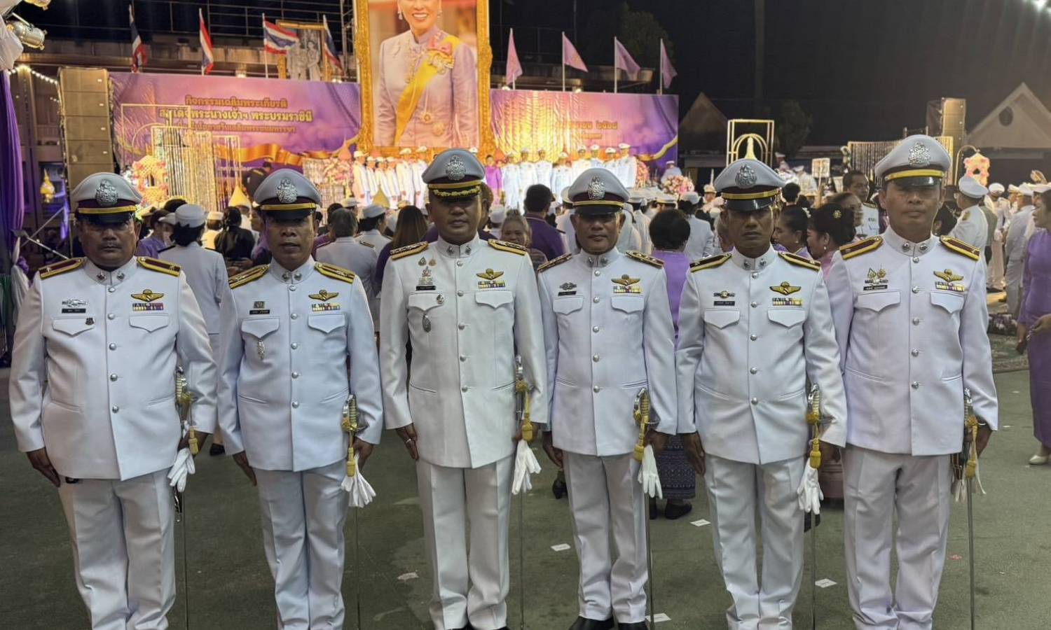พ.ต.อ.ปัญญา ท้วมศรี ผกก.สภ.เมืองชุมพร และข้าราชการตำรวจในสังกัดร่วมพิธีถวายเครื่องราชสักการะวางพานพุ่ม และพิธีจุดเทียนถวายพระพรชัยมงคล เนื่องในวันเฉลิมพระชนมพรรษาสมเด็จพระนางเจ้าฯ พระบรมราชินี 3 มิถุนายน 2568