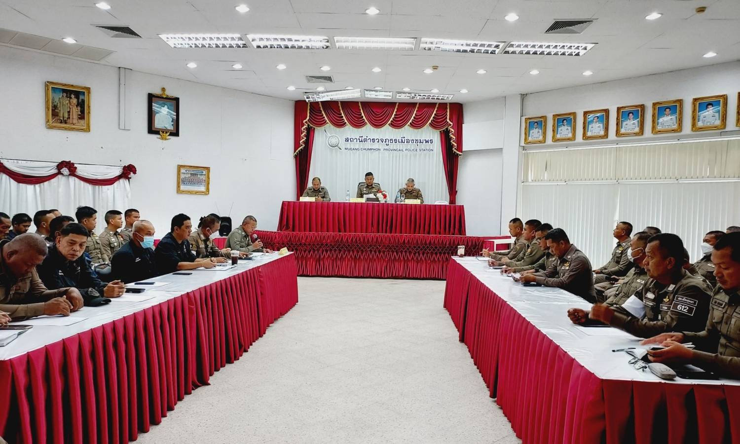 ประชุมประจำเดือนพฤษภาคม สถานีตำรวจภูธรเมืองชุมพร ครั้งที่ 5/2568  ณ ห้องประชุมชั้น 4 