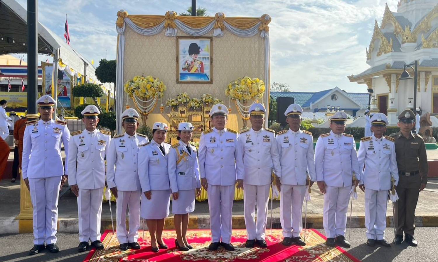 พ.ต.ท.ปนินทร โชติ รอง ผกก.(สอบสวน)สภ.เมืองชุมพร พร้อมด้วยข้าราชการตำรวจในสังกัด สภ.เมืองชุมพร ร่วมกิจกรรม เฉลิมพระเกียรติพระบาทสมเด็จพระเจ้าอยู่หัว พิธีถวายสัตย์ปฏิญาณ เพื่อเป็นข้าราชการที่ดีและพลังของแผ่นดิน เนื่องในโอกาสวันเฉลิมพระชนมพรรษา 28 กรกฎาคม 25